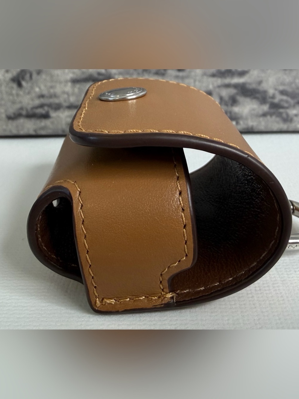 EUC Coach Large Wireless Earbud AirPod Pro Case Light Sand Brown Leather C3749 - Picture 3 of 11